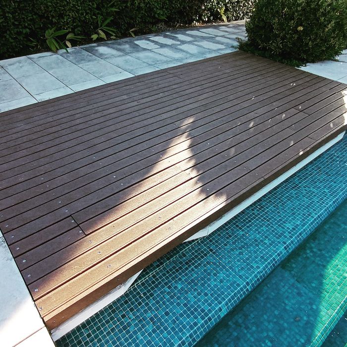 Decks, pérgolas, mobiliário exterior, relva natural e sintética