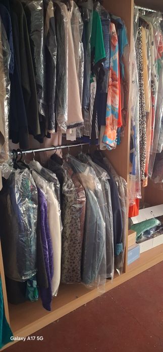 Vendo alguns restos de colecoes roupa senhora de gama alta.