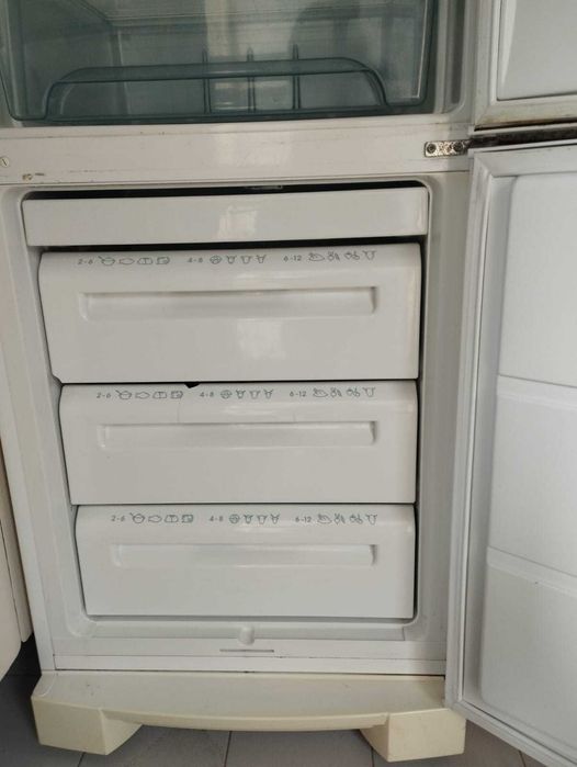 Frigorifico combinado AEG Santo - Branco - Grande 332 litros