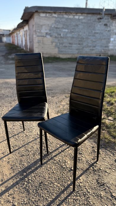 Черный кухонный стул