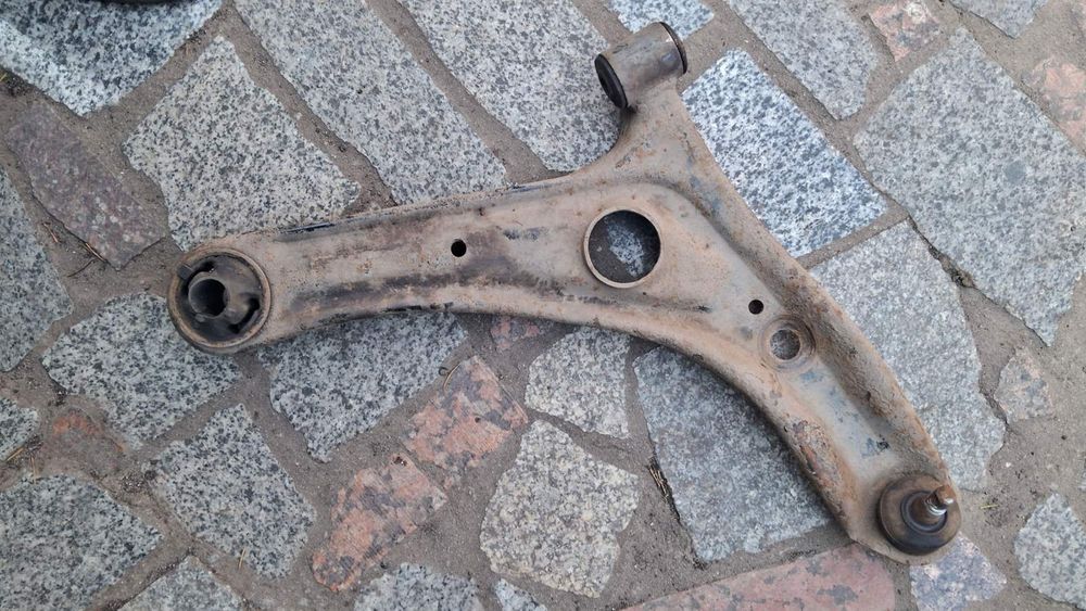 Рычаг на Джили мк передний левый и правый  500грн. За пару