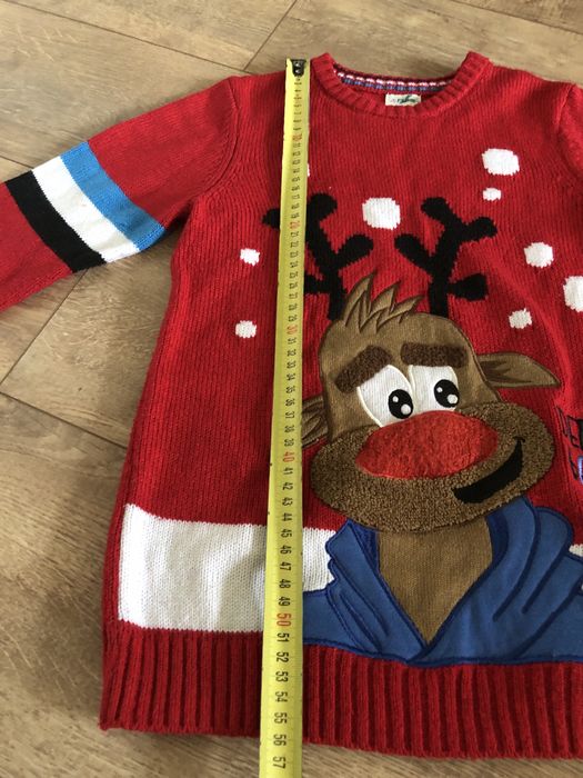 Продам новогодний свитер на возраст 8/9 лет