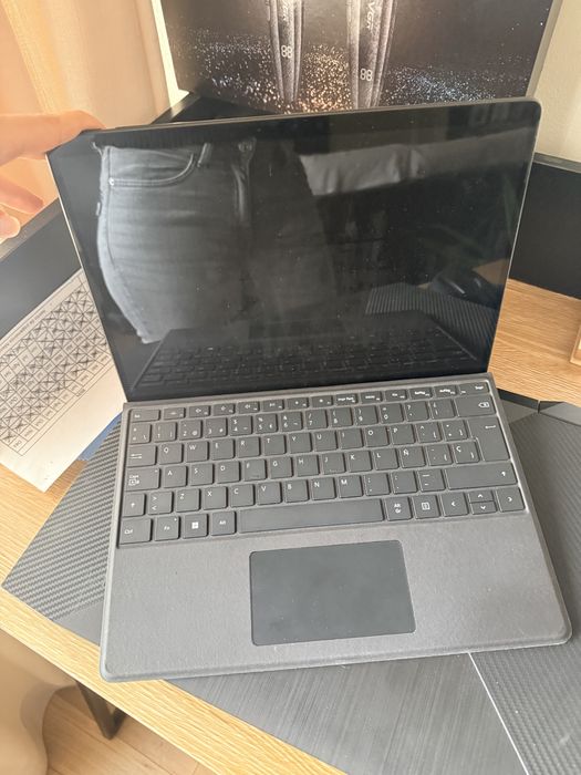 Microsoft Surface 9 pro + teclado + caneta