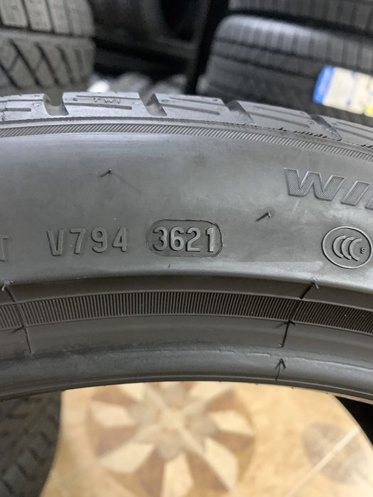 305/35/21 109W Pirelli SOTTOZERO 3