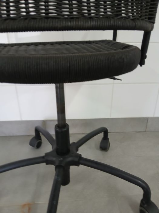 Cadeira giratória preta IKEA