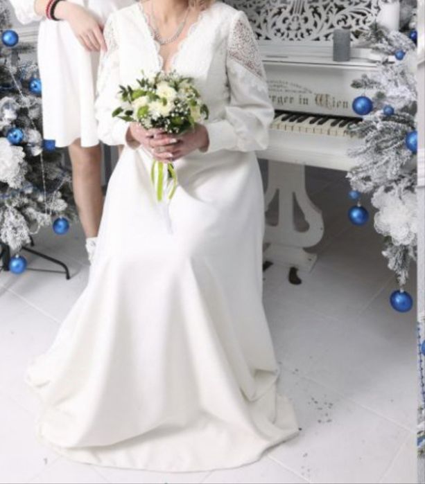 Продам весільну сукню 54 р