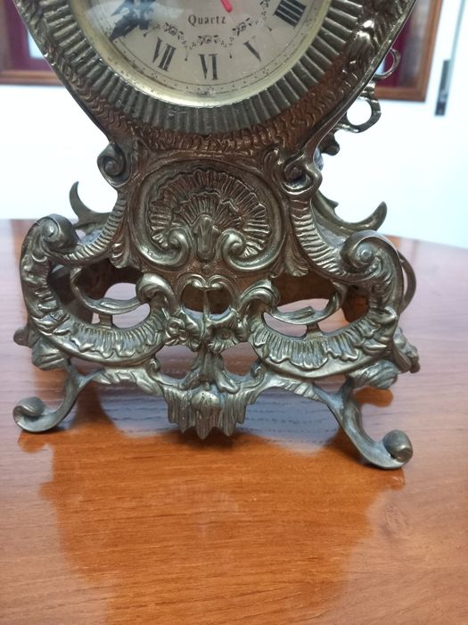 Relógio de mesa muito antigo