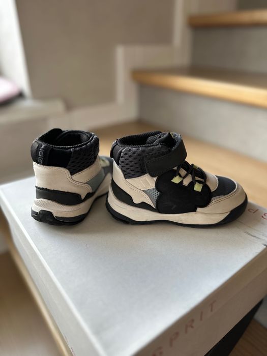 Дитячі кросівки zara