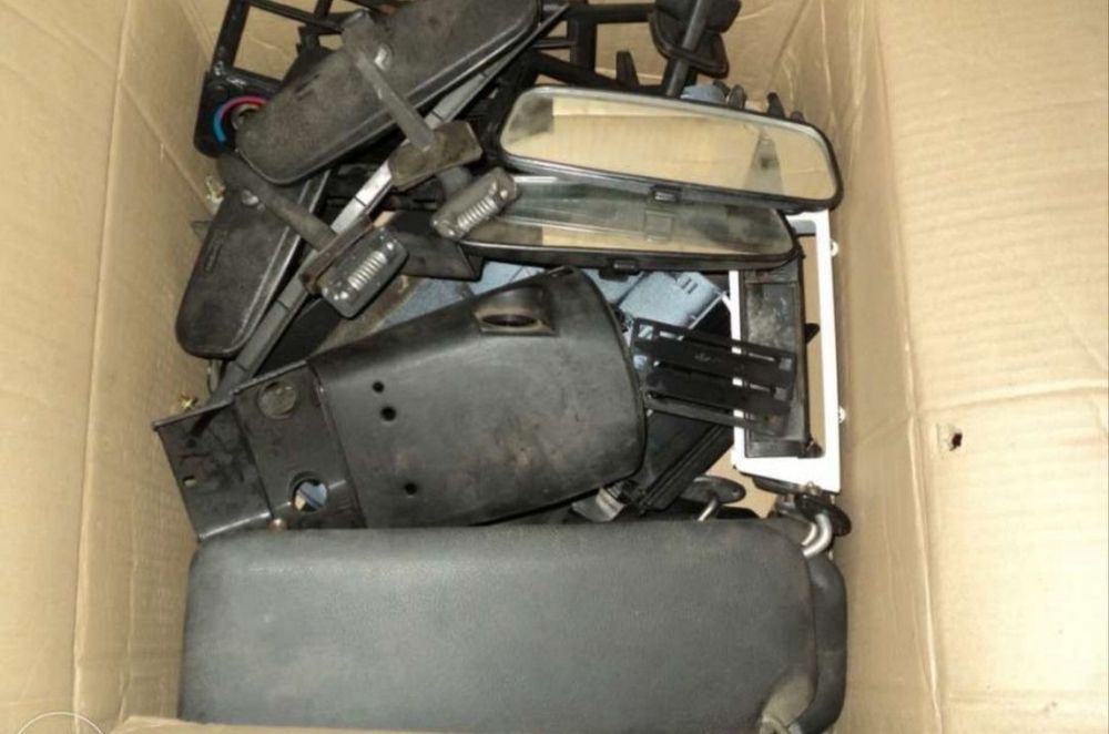Vários peças para bmw E30, portas, forras, parafusos,etc.