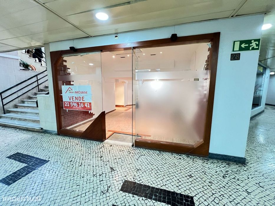 Loja com Montra no Lumiar: Espaço Versátil e Central