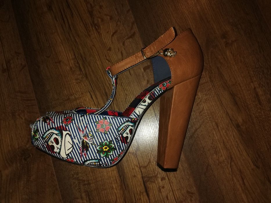 Sprzedam buty pin-up Iron Fist