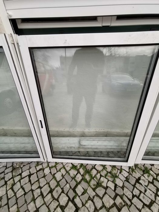 9 janelas de alumínio brancas de correr com vidro duplo + 3 Bandeiras