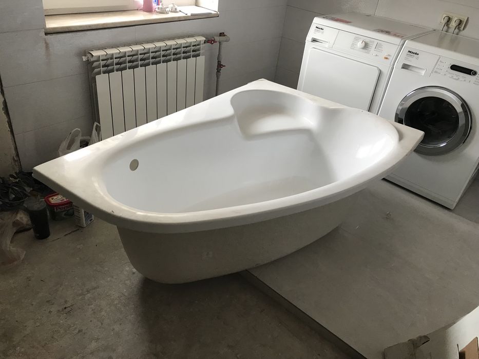 Продам нову кутову ванну Ravak