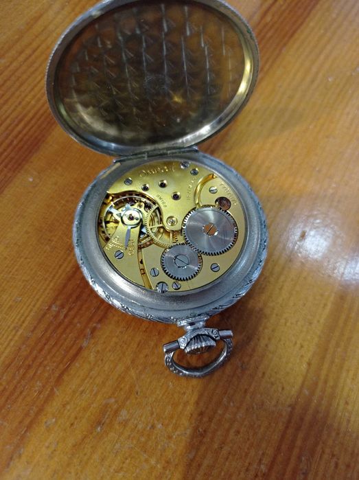 Zegarek kieszonkowy Omega do naprawy.