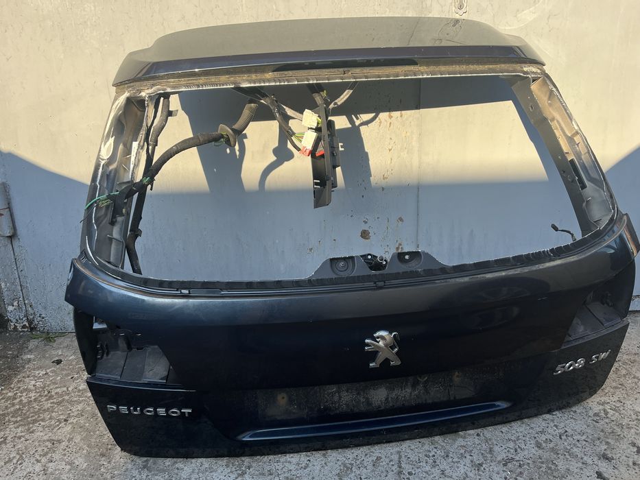 Кришка багажника Пежо 508 Накладка кришки багажника