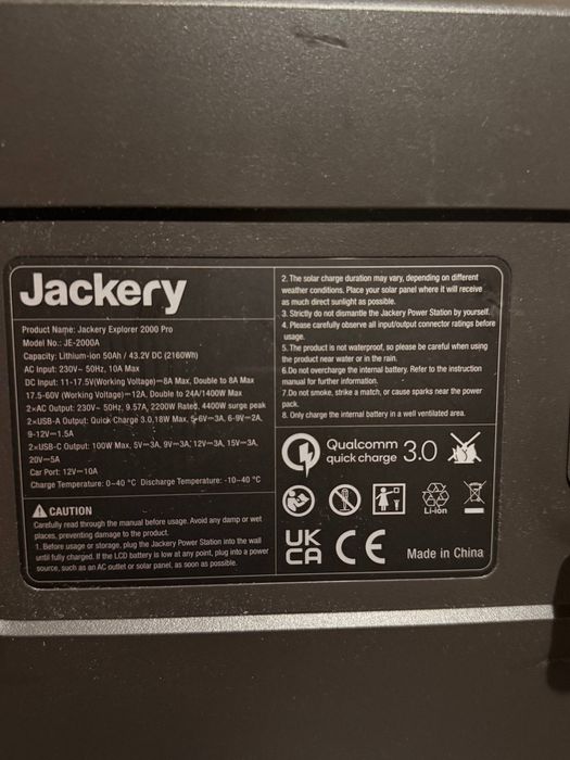 Портативна зарядна станція Jackery Explorer 2000 Pro