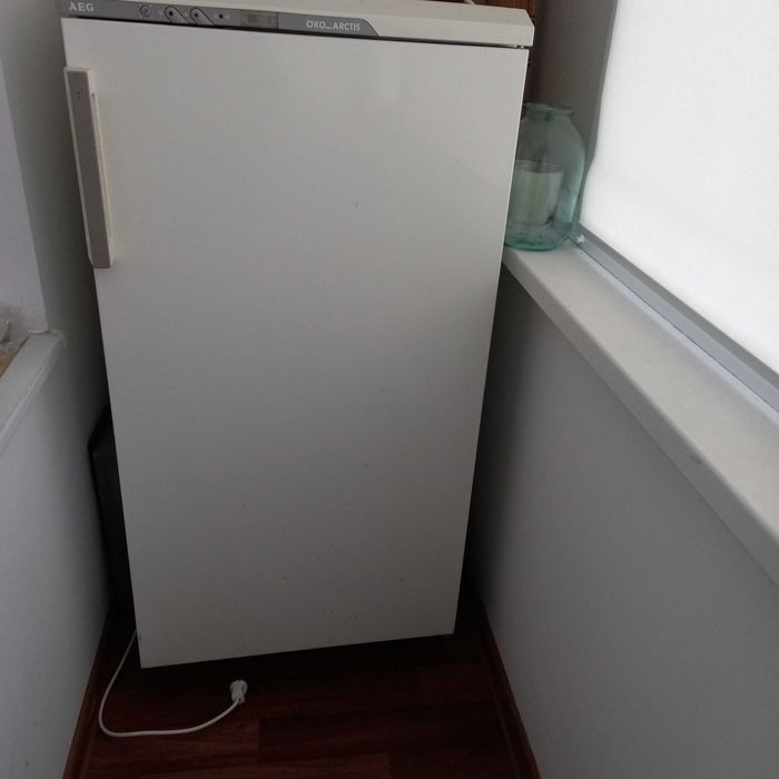 Морозильна камера з товстими стінками