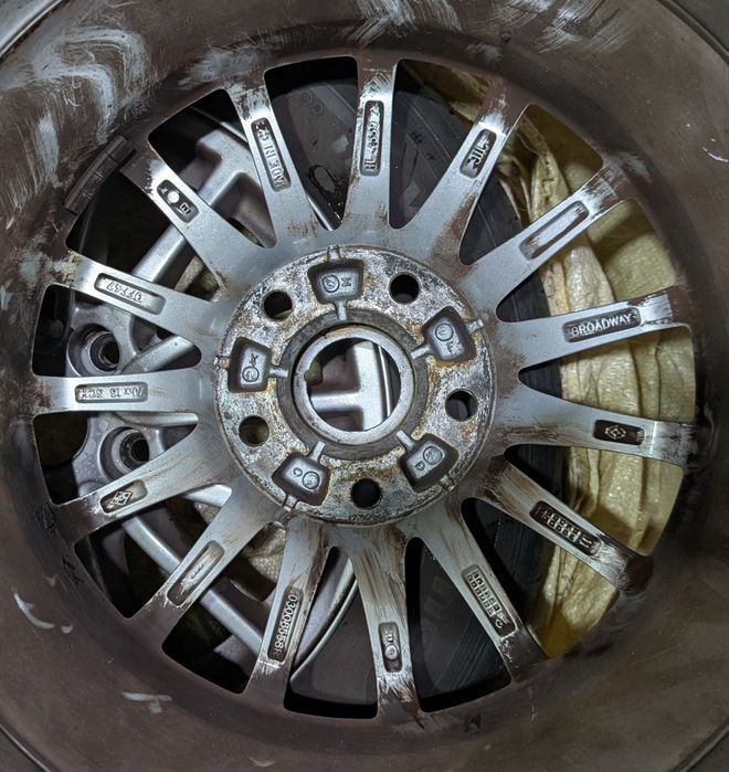 Jantes 5 furos 16'' com pneus - furação renault