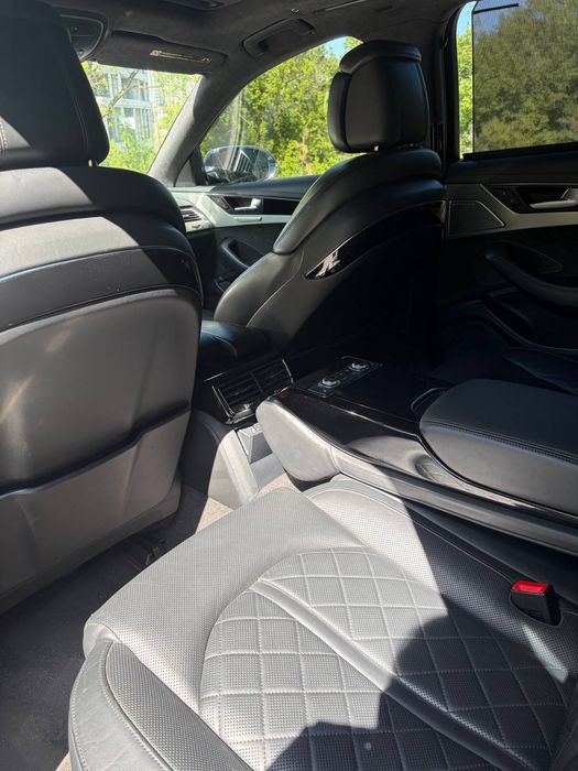Audi S8 2013 (одягнена в рестайлінг)