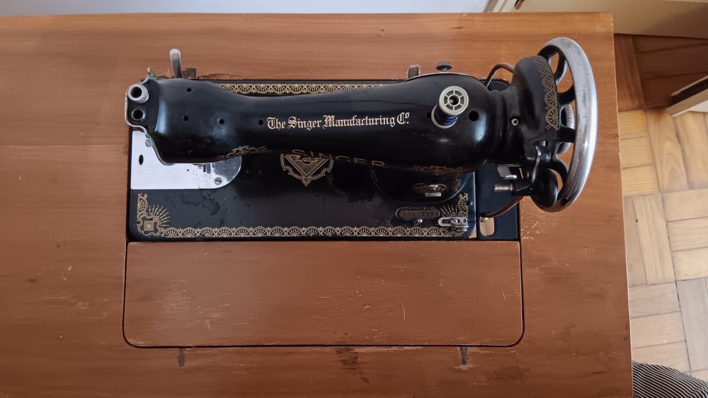 Máquina costura antiga Singer com Movel