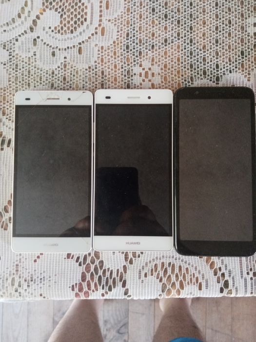 Vendo estes três telemóveis para peças ou para arranjar