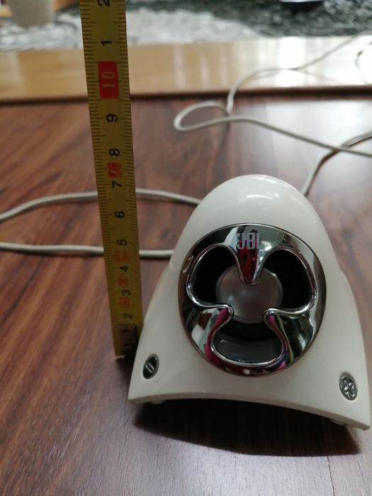Colunas JBL em cor branco