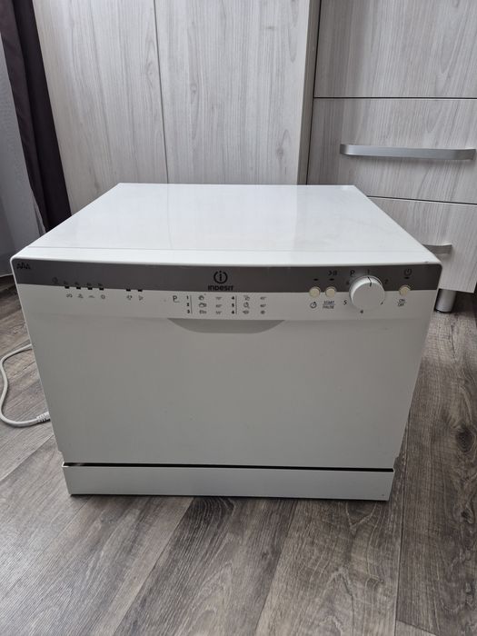 Посудомийна машина Indesit ICD 661 EU