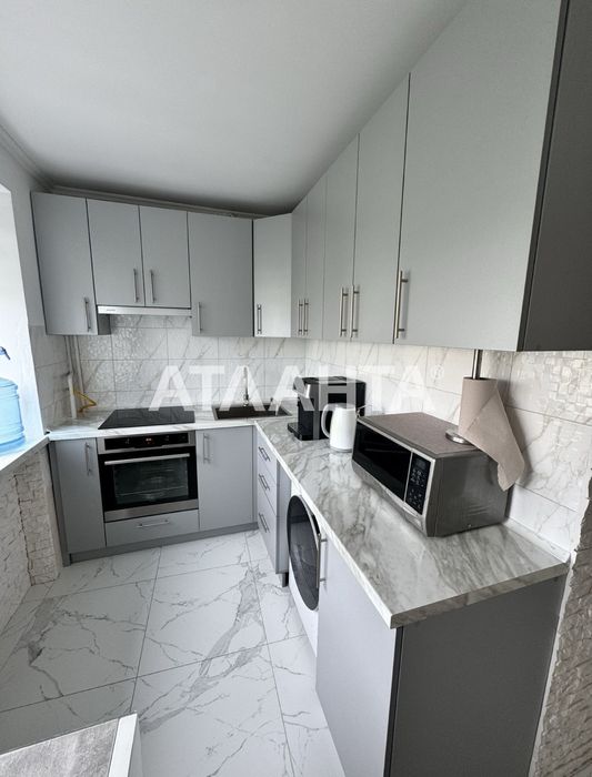 Затишна двокімнатна квартира з ремонтом по вул. Рубчака