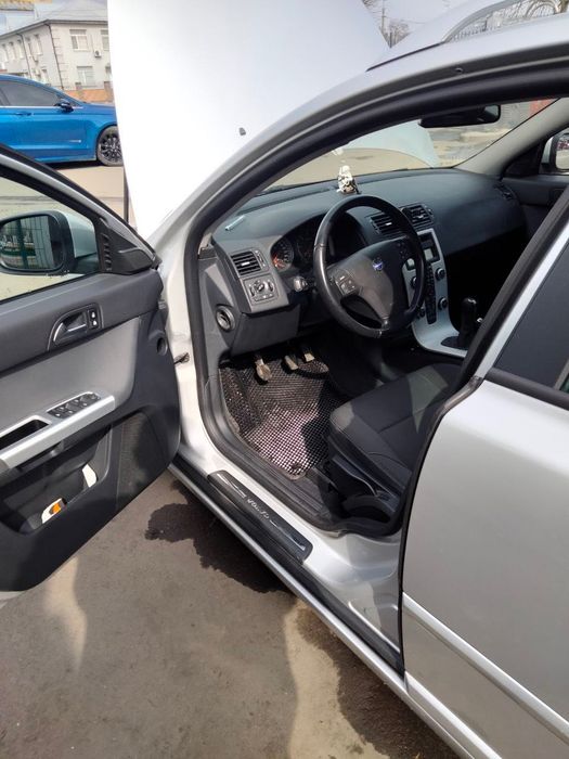 Продам автомобіль Volvo V50 1.6D2