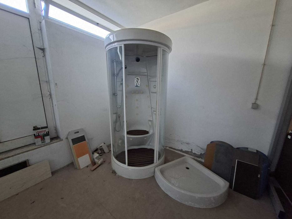 Material Sanitas, bidés e lavatórios, bases duche, banheira hidromassagem vários, material novo nunca usado