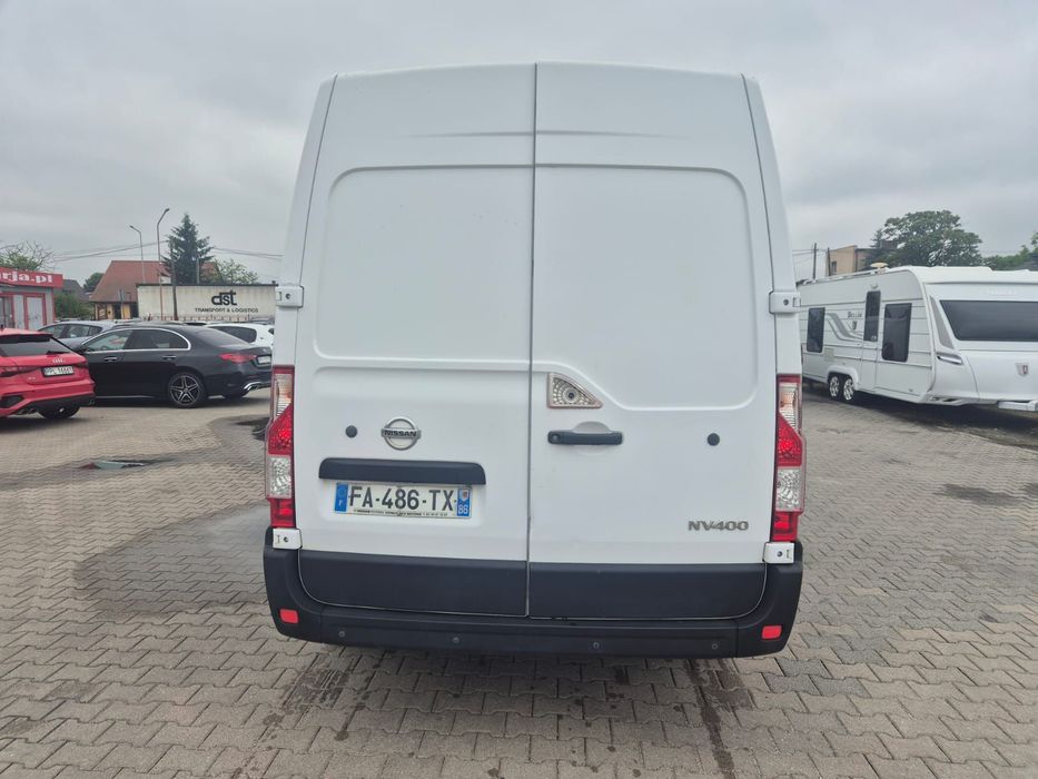Nissan nv400