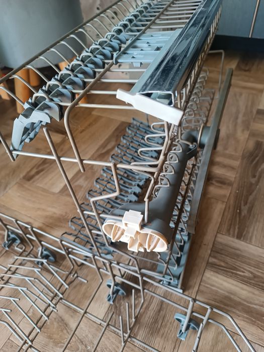 Dwa koszyki do zmywarki Whirlpool 45 cm