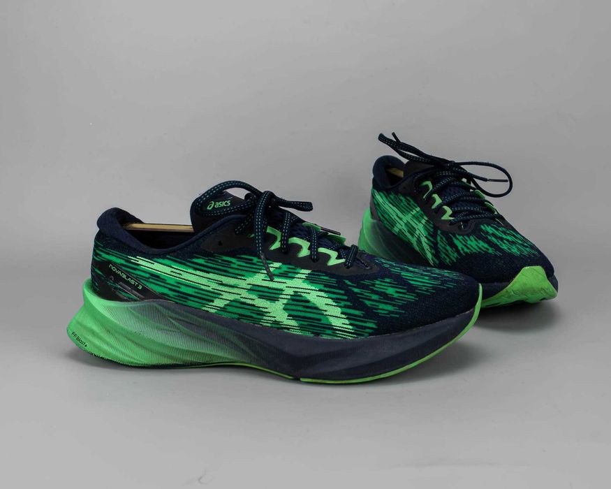 Ультралегкие беговые кроссовки в сетку Asics Novablast 3.45 размер