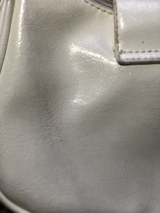 Сумка белая на плечо