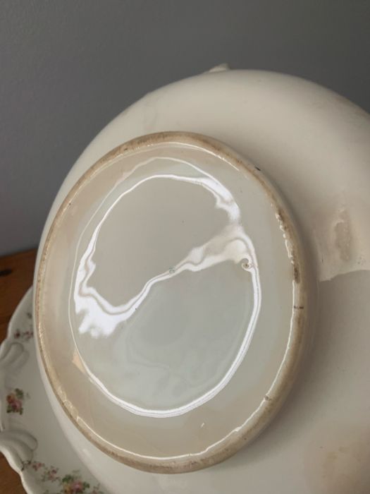 Vintage Terrina muito antiga com  prato igual