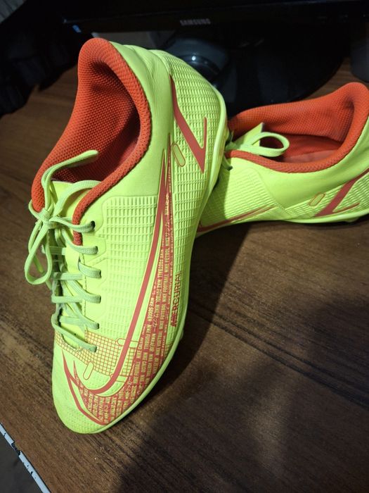 Копи, бутси, футзалки