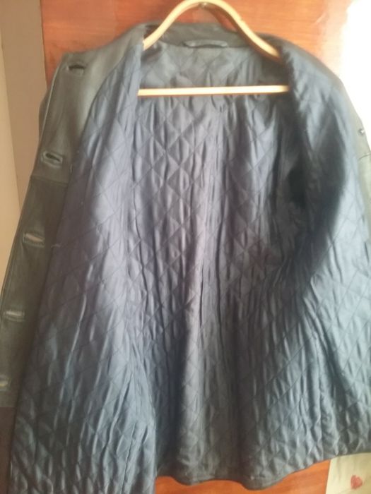 Куртка жіноча шкіряна , вживана .