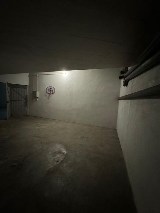 Garagem  com contador eléctrico à parte, fechada com 51 M2 ,Castelo Br