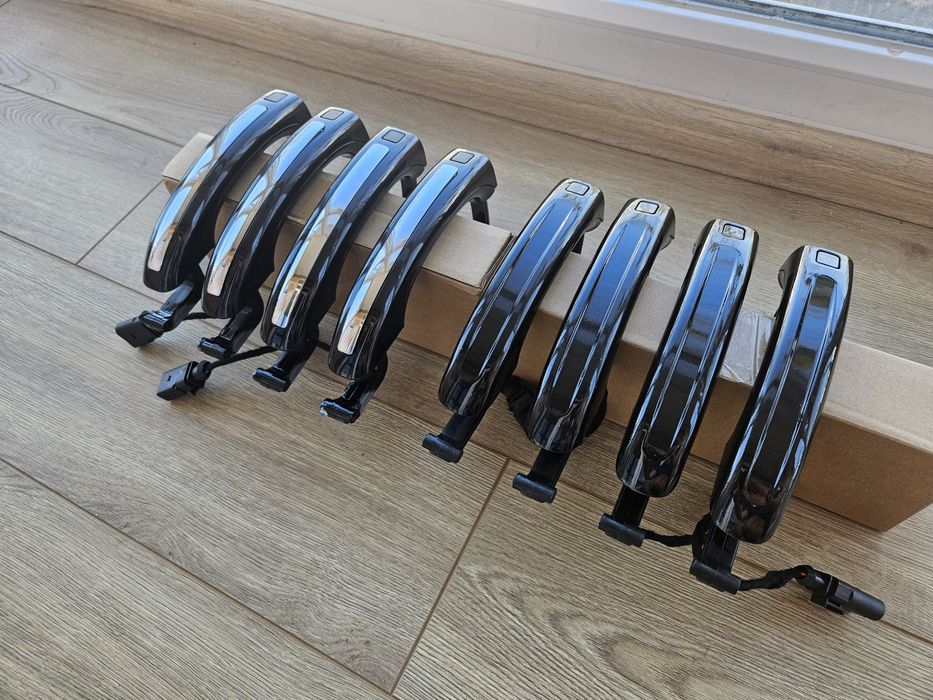 Дверные ручки Audi Q7 keyless, внешние 4L0837205A
4L0837205B 
4L083720