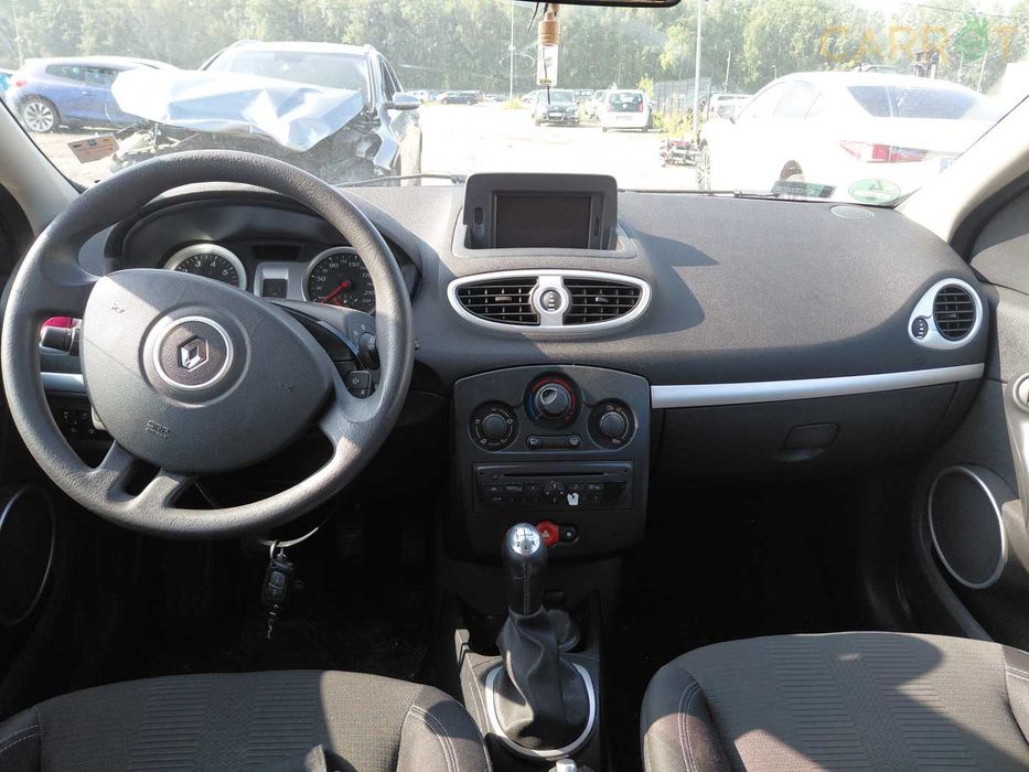 Renault Clio.   .