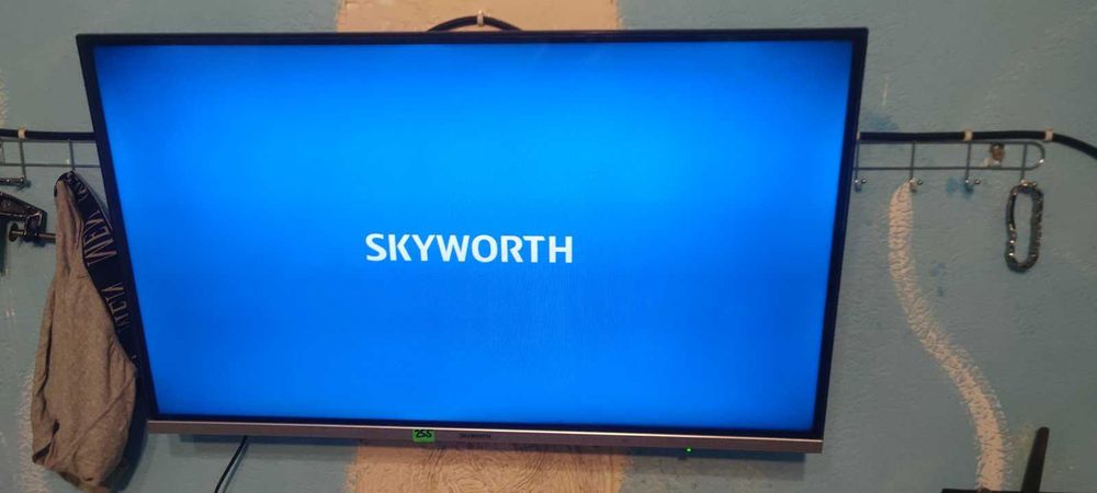 Смарт Телевізор Skyworth 32E6 - матриця пошкоджена