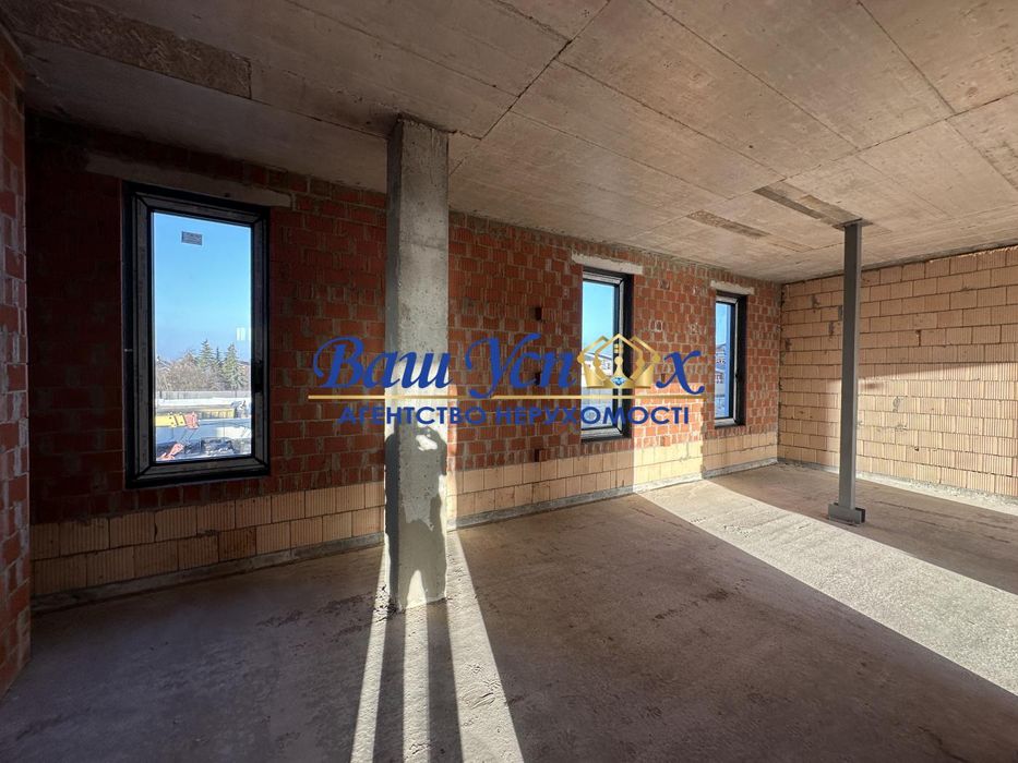 Продажа современного дома в  селе Козин с выходом на реку.