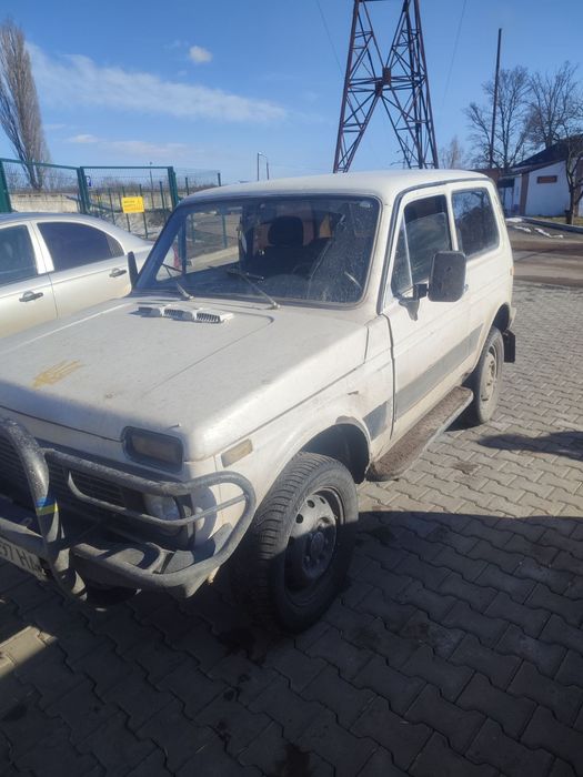 Продам автомобіль Нива