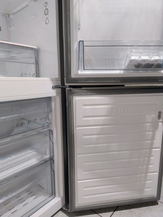 Sprzedam lodówkę Sharp