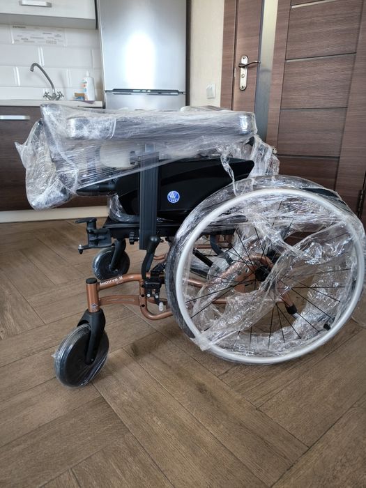 Продам нову  інвалідну коляску Vermeiren  Inovys 2 .