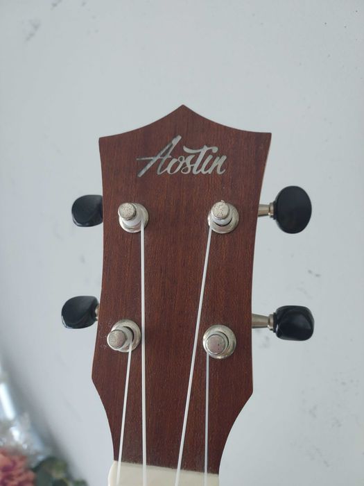 Ukulele sopranowe  machoniowe + akcesoria