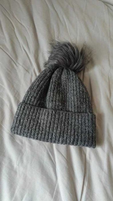 Gorro com lã M Zara
Usado muito pouco, umas duas vezes