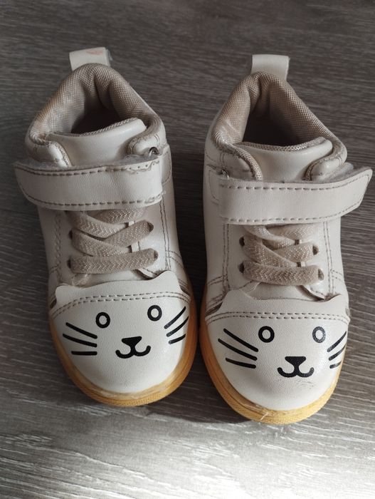 Взуття для дівчинки