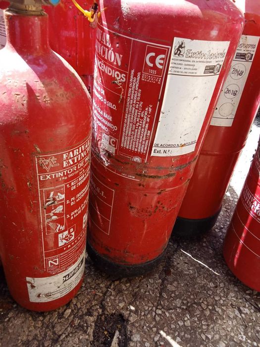 12 Extintores Vários Tamanhos