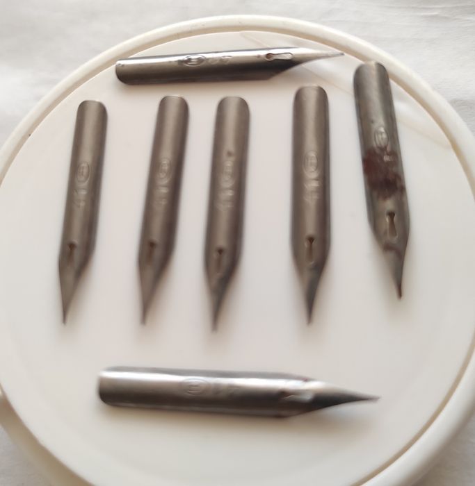 Пір'я для письма, каліграфії, креслення та для чорнильних авторучок